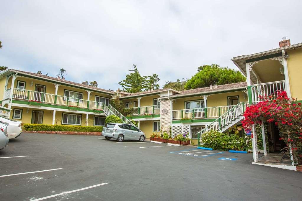 Carmel Inn & Suites Exterior photo