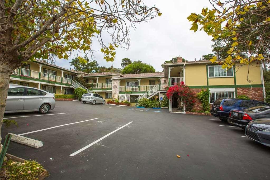 Carmel Inn & Suites Exterior photo