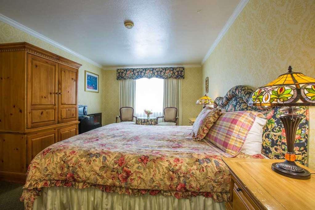 Carmel Inn & Suites Room photo