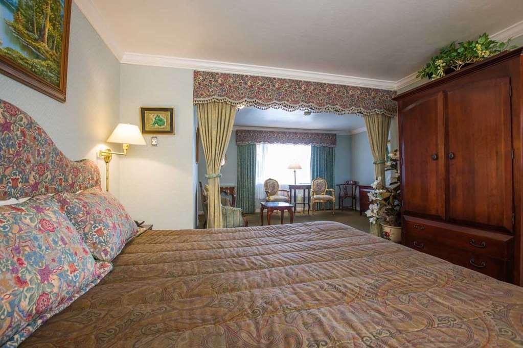 Carmel Inn & Suites Room photo